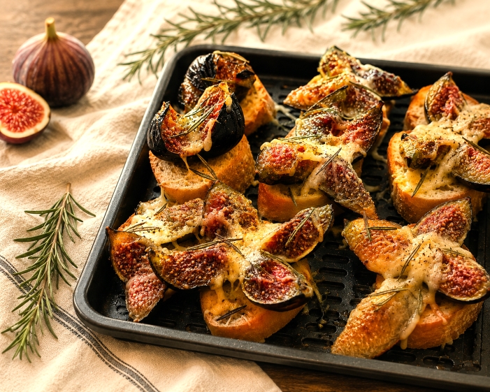 roasted-fig-crostini-cheese-honey